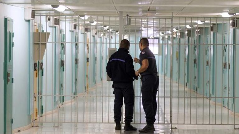 سجن فلوري السجن المحتجز فيه طارق رمضان فلوري-ميروجيس