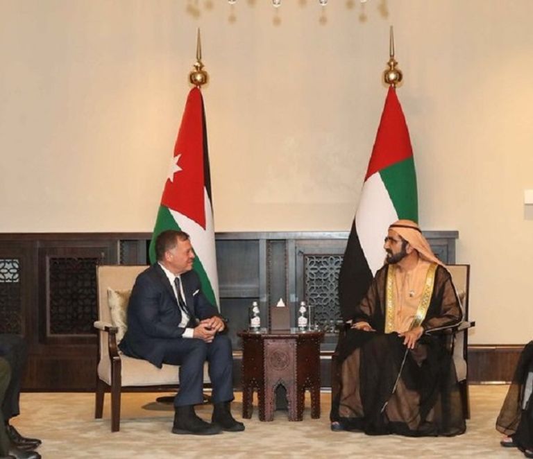 الشيخ محمد بن راشد آل مكتوم أثناء لقائه بعاهل الأردن الشيخ محمد بن زايد آل نهيان في وداع الملك عبد الله