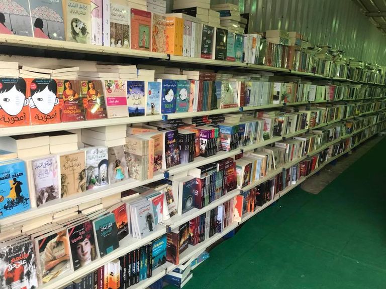 من أحد أجنحة معرض القاهرة للكتاب هذا العام