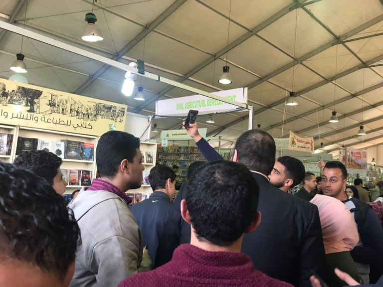 من أحد أجنحة معرض القاهرة للكتاب هذا العام