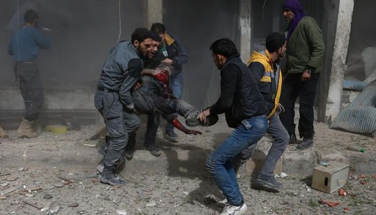 جانب من الدمار الذي خلفته غارات النظام السوري على الغوطة- (أ ف ب)