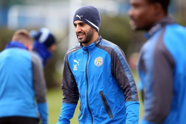 رياض محرز يعود لأجواء التدريبات الجزائري رياض محرز