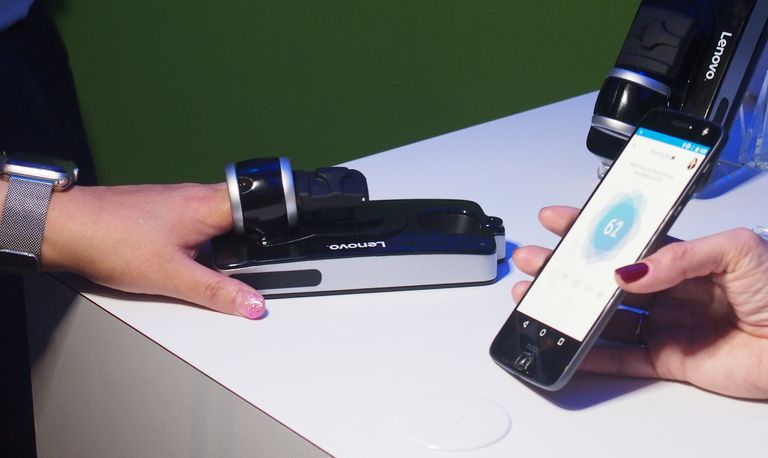 الجهاز يقيس الحرارة ونبضات القلب والضغط ووتيرة التنفس والأكسجين الأجهزة الحيوية القابلة للارتداء تخطت مستوى جديداً