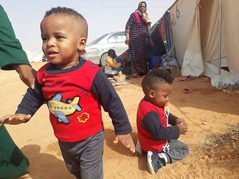 أحد مخيمات أهالي تاورغاء في الصحراء الليبية نازحون ليبيون يحاولون العودة إلى تاورغاء