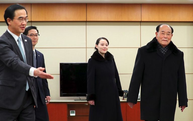 شقيقة زعيم كوريا الشمالية لدى وصولها كوريا الجنوبية شقيقة زعيم كوريا الشمالية لدى وصولها إلى كوريا الجنوبية- أ.ف.ب