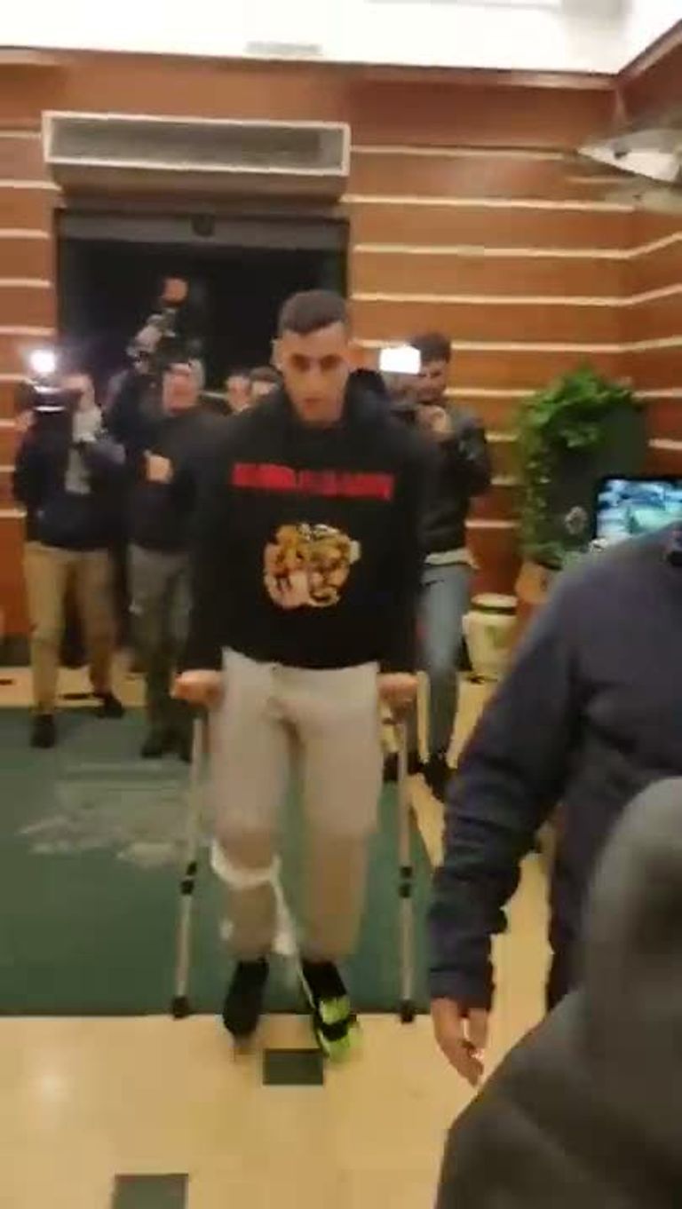 دخول فوزي غلام للعيادة لإجراء عملية جراحية فوزي غلام نجم نابولي