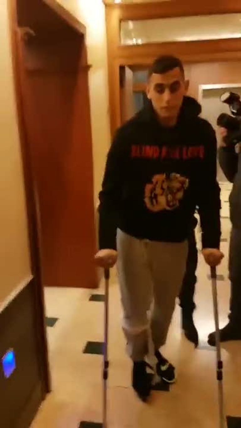 دخول فوزي غلام للعيادة لإجراء عملية جراحية فوزي غلام نجم نابولي