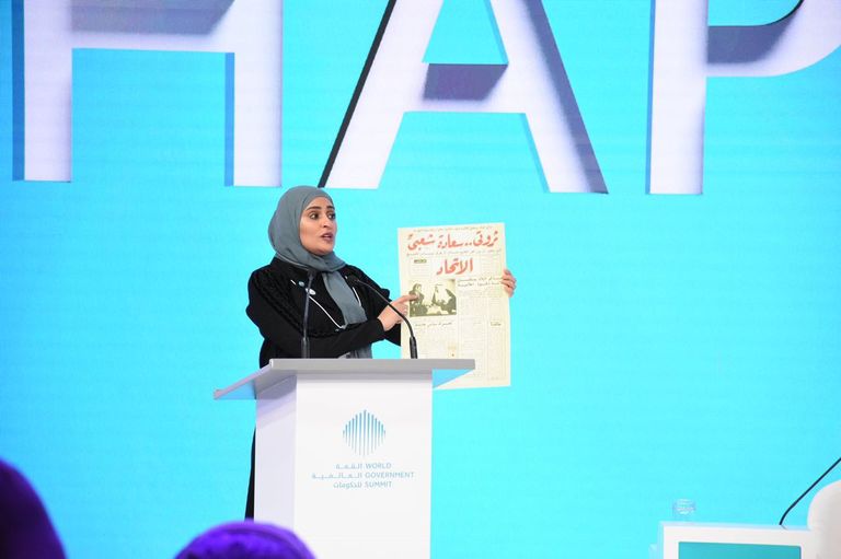 الرومي تشيد بإنجازات المغفور له الشيخ زايد بن سلطان في سبل ترسيخ السعادة عهود الرومي تلقي كلمة افتتاح الحوار العالمي للسعادة