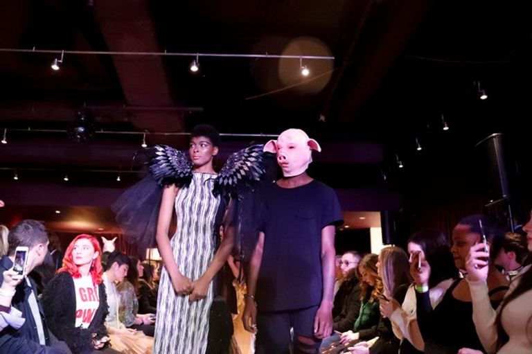 عرض أزياء لمواجهة التحرش بنيويورك