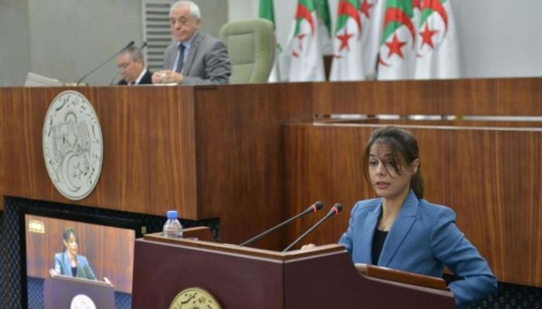 وزيرة البريد وتكنولوجيات الإعلام والاتصال والرقمنة الجزائرية هدى فرعون