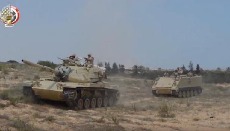 دبابات الجيش المصري تنفذ ضرباتها ضد أوكار الإرهابيين