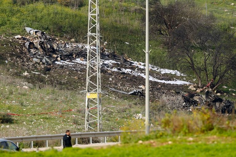 آثار حطام الطائرة الإسرائيلية- أ.ف.ب هجوم إسرائيل على مواقع إيرانية بسوريا