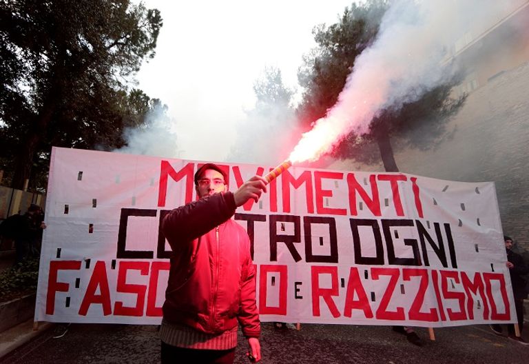 مظاهرات إيطالية ضد العنصرية مظاهرات إيطالية ضد العنصرية - رويترز
