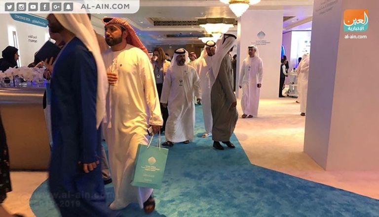الحضور يتوافدون على القمة محمد القرقاوي - وزير شؤون مجلس الوزراء والمستقبل بدولة الإمارات