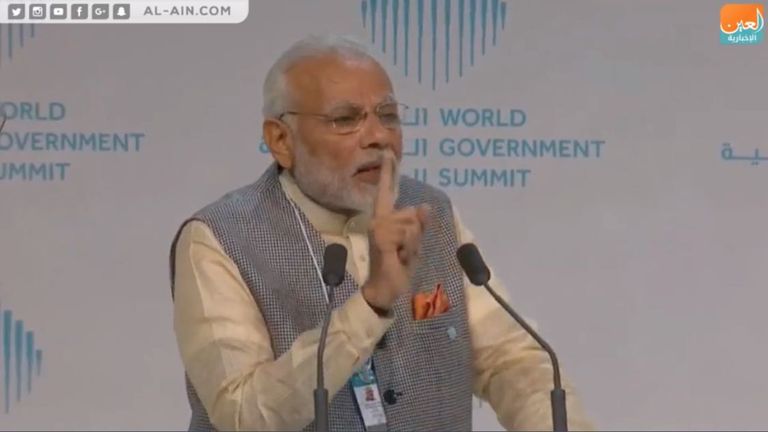 مودي يلقي كلمته في القمة العالمية للحكومات ناريندرا مودي، خلال القمة العالمية للحكومات