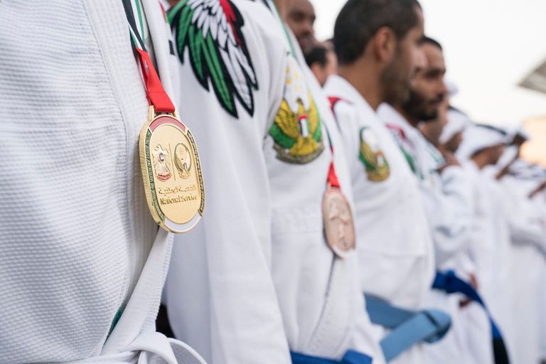 الشيخ محمد بن زايد يستقبل الفائزين