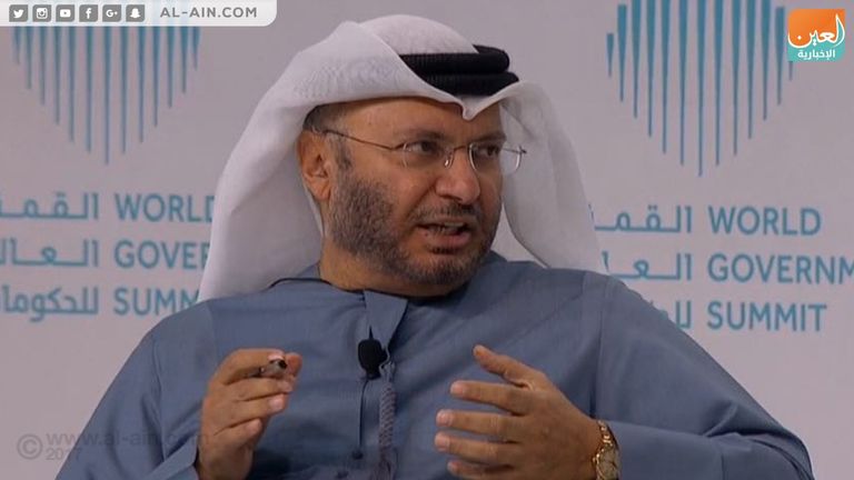 د. أنور قرقاش خلال الجلسة