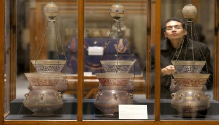 مسارج ملونة من الفخار والخزف المختلفة الأشكال والأحجام إحدى القطع الأثرية التي ستنتقل إلى متحف سوهاج