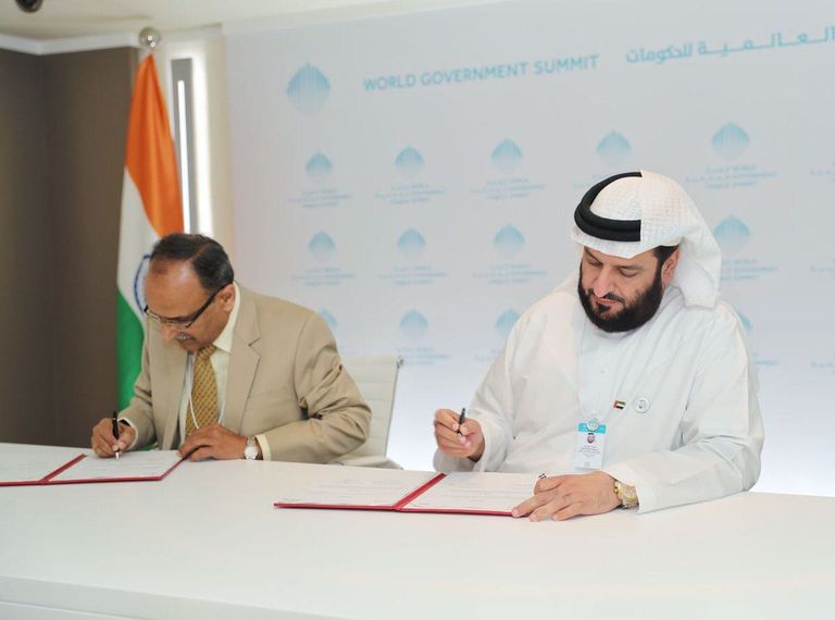 خلال توقيع توقيع الاتفاقية محمد جلال الريسي والمدير التنفيذي للمبيعات بوكالة الأنباء البرتغالية