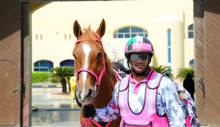 القافلة الوردية تنطلق من الشارقة بمشاركة 150 فارسا