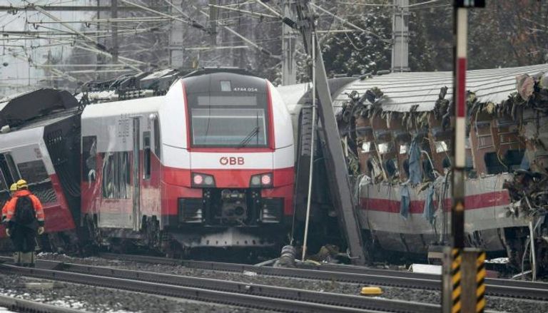 صورة من حادث تصادم قطاري النمسا