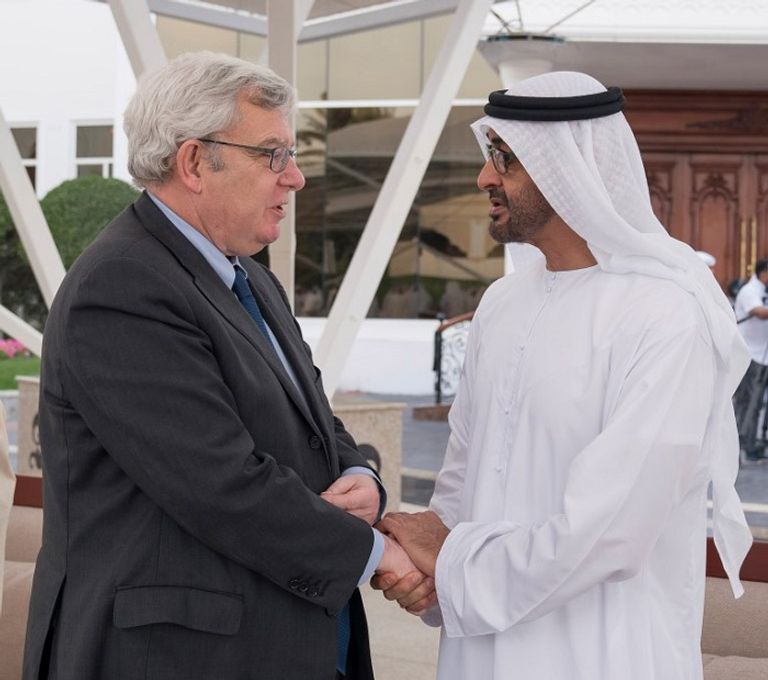 الشيخ محمد بن زايد يستقبل رئيس مجموعة "بي إن بي باريبا" - وام