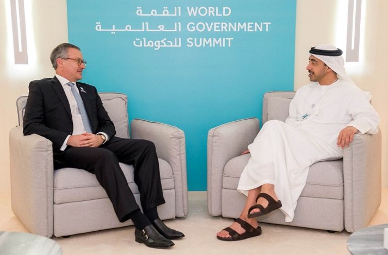 الشيخ عبدالله بن زايد آل نهيان مع مدير عام منظمة الصحة العالمية