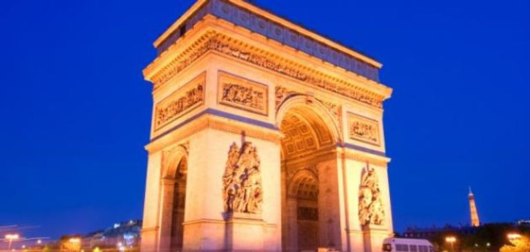 قوس النصر في باريس