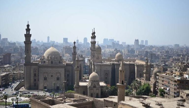 محيط مسجد السلطان حسن بالقاهرة