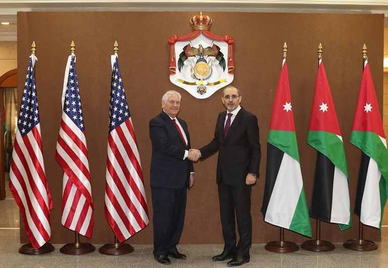 أيمن الصفدي خلال استقباله ريكس تيلرسون - أ.ف.ب ريكس تيلرسون خلال المؤتمر الصحفي في الأردن - أ.ف.ب