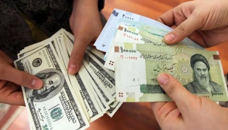 العملة الإيرانية تواصل الانهيار