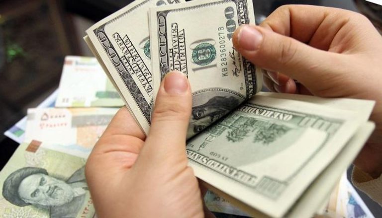 عمليات شراء الدولار مقابل الريال الإيراني