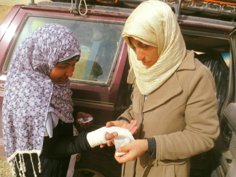 الباحثات واجهن تحديات مختلفة الباحثات في موقع استخراج الديناصور بالواحات