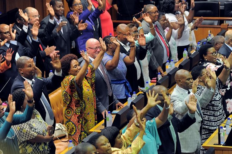 رامافوسا يؤدي اليمين الدستورية - رويترز