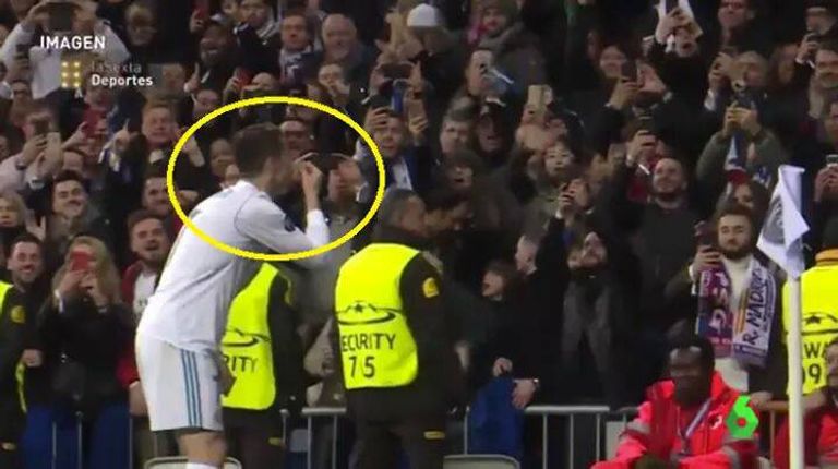 رونالدو يوجه إشارة لجماهير باريس سان جيرمان كريستيانو رونالدو نجم ريال مدريد