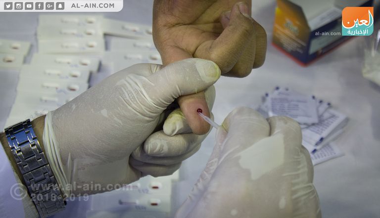 روبرتو كارلوس خلال مشاركته في حملة مكافحة فيروس "سي"