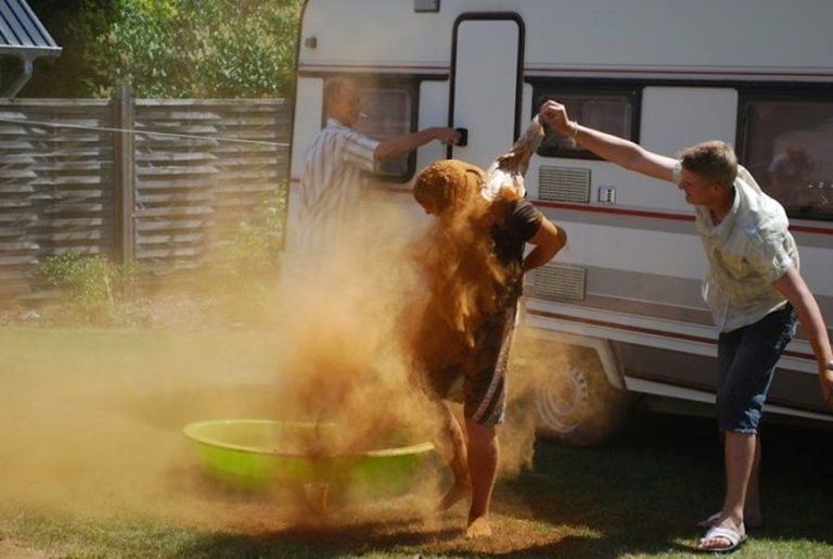 القرفة.. عقاب الدنمارك للعزاب في سن الـ25