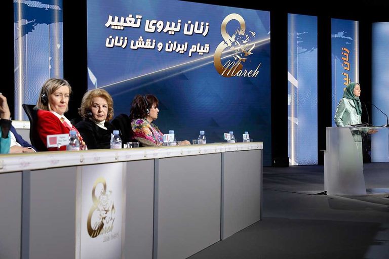 رجوي طالبت الشباب بتحطيم سياسة إيران التي تقمع النساء مريم رجوي خلال إلقاء كلمتها بمؤتمر انتفاضة إيران ودور المرأة