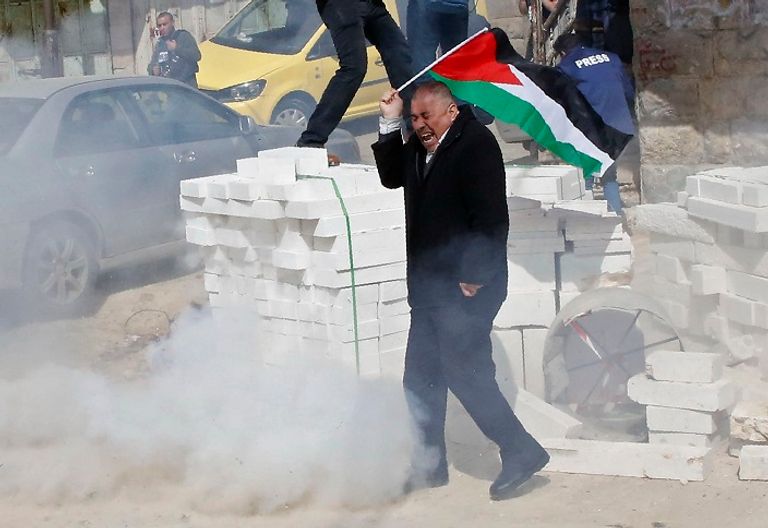 جانب من مواجهات الجمعة الـ11