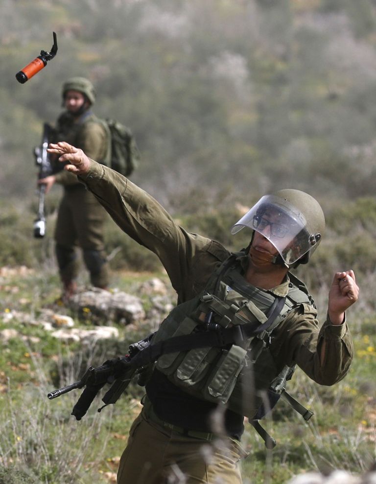 جانب من مواجهات الجمعة الـ11