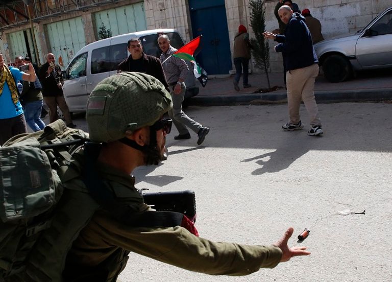 جانب من مواجهات الجمعة الـ11