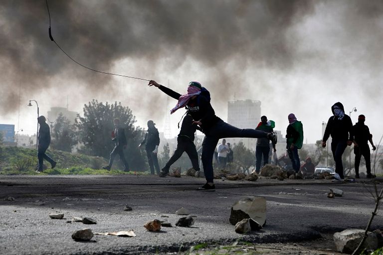 جانب من مواجهات الجمعة الـ11