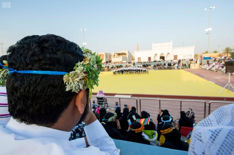 حضور عائلي كثيف في فعاليات مهرجان "الجنادرية 32"