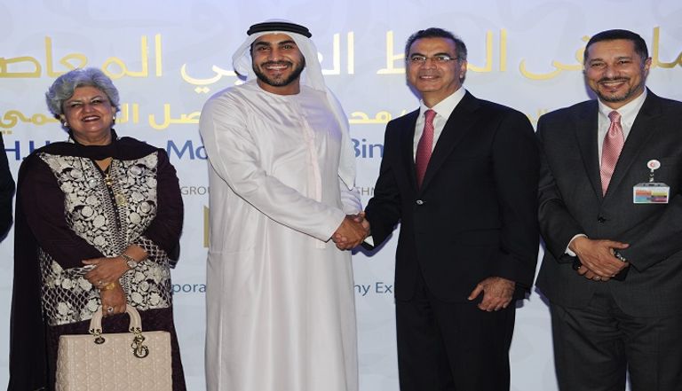 الشيخ محمد بن فيصل القاسمي مع السفير الباكستاني لدى الإمارات وحرمه افتتاح ملتقى الخط العربي المعاصر في دبي