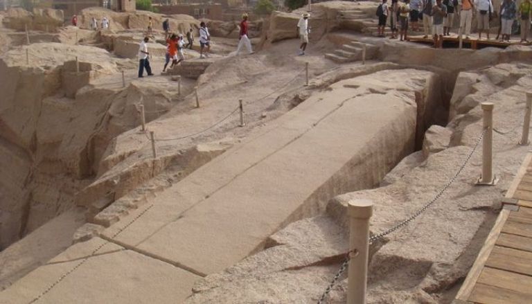 المسلة الناقصة السياحة في أسوان