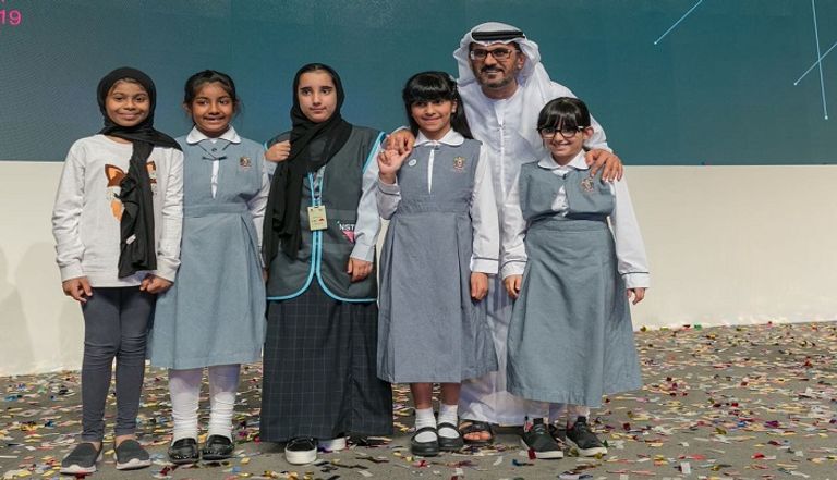 حسين بن إبراهيم الحمادي يحضر اختتام "المهرجان الوطني للعلوم والتكنولوجيا" اختتام المهرجان الوطني للعلوم والتكنولوجيا في دبي