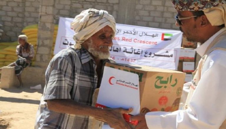 واحدة من الأعمال الإغاثية للهلال الأحمر الإماراتي  الشيخ حمدان بن زايد آل نهيان