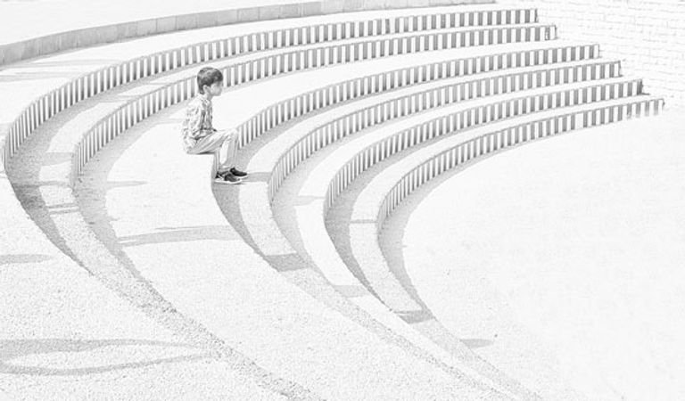 صورة العمانية بلقيس الخيفي من الصور الفائزة بجائزة "الأبيض"