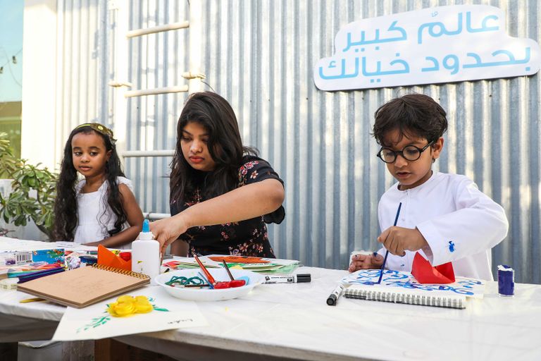 ورشة فنية ضمن فعاليات المزاد الخيري