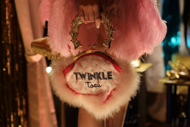 من عروض أسبوع موضة لندن 2018